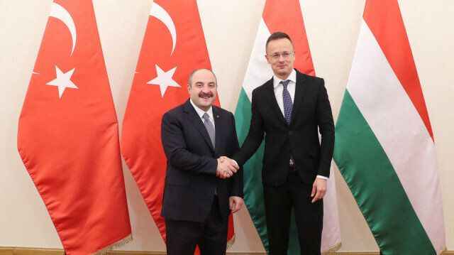 Bakan Varank, Macaristan Dışişleri ve Dış Ticaret Bakanı Szijjarto ile bir araya geldi